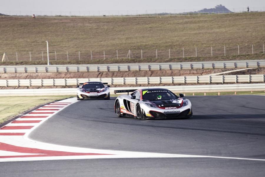  McLaren MP4-12C GT3 Navarra 2012 года  (фото 2 из 3)
